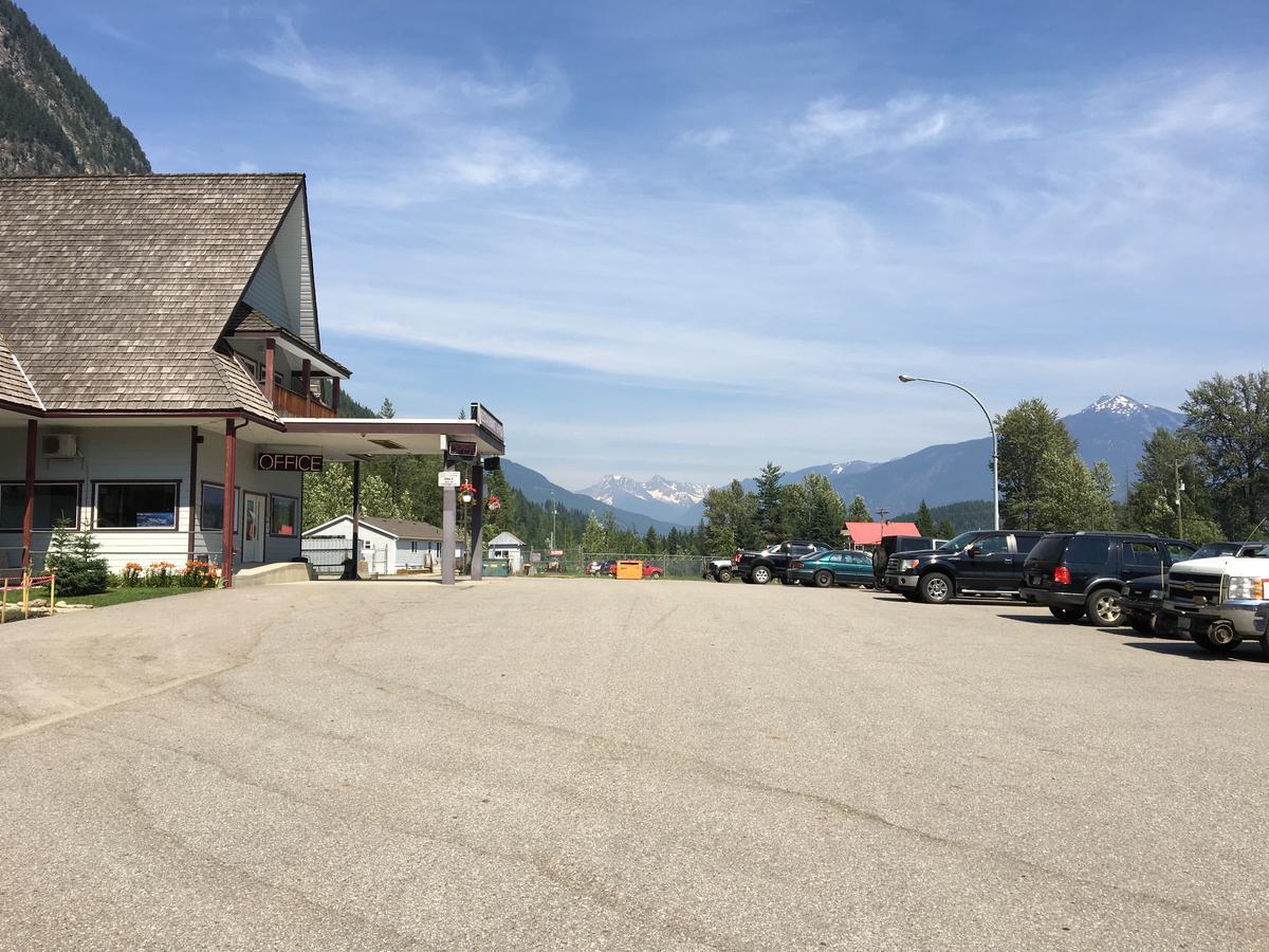 Peaks Lodge Revelstoke Eksteriør bilde