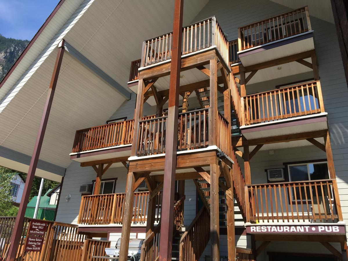 Peaks Lodge Revelstoke Eksteriør bilde