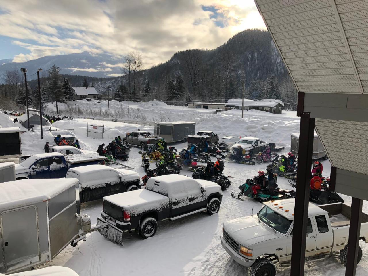 Peaks Lodge Revelstoke Eksteriør bilde