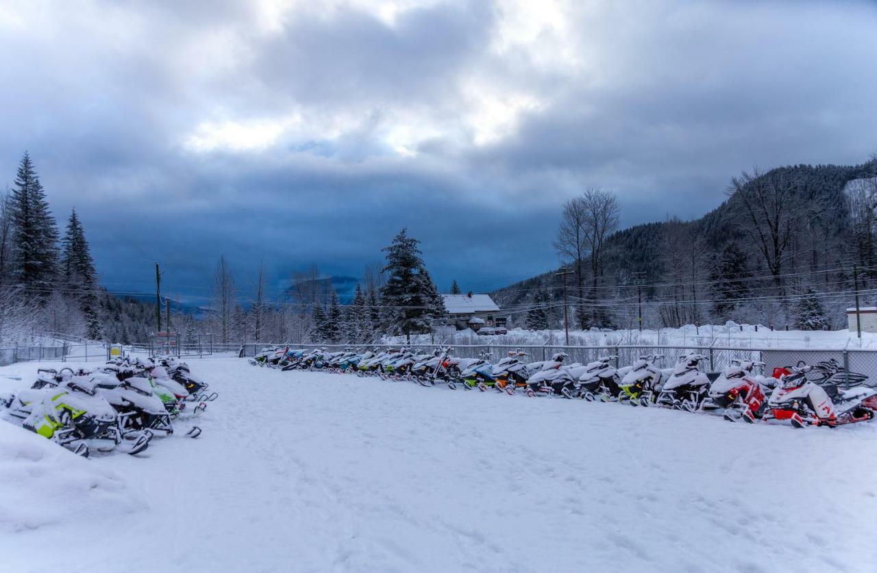 Peaks Lodge Revelstoke Eksteriør bilde