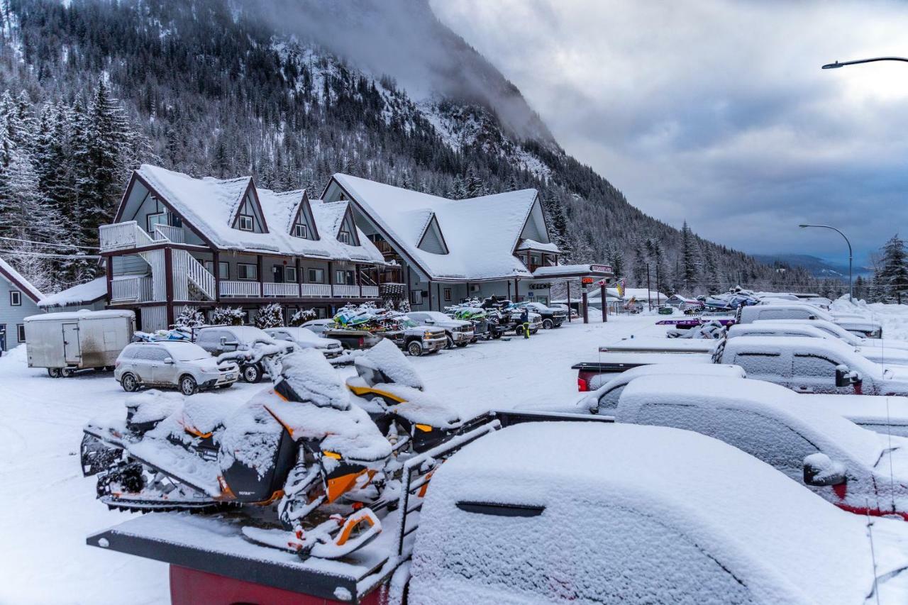 Peaks Lodge Revelstoke Eksteriør bilde