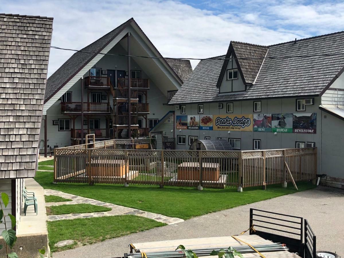 Peaks Lodge Revelstoke Eksteriør bilde