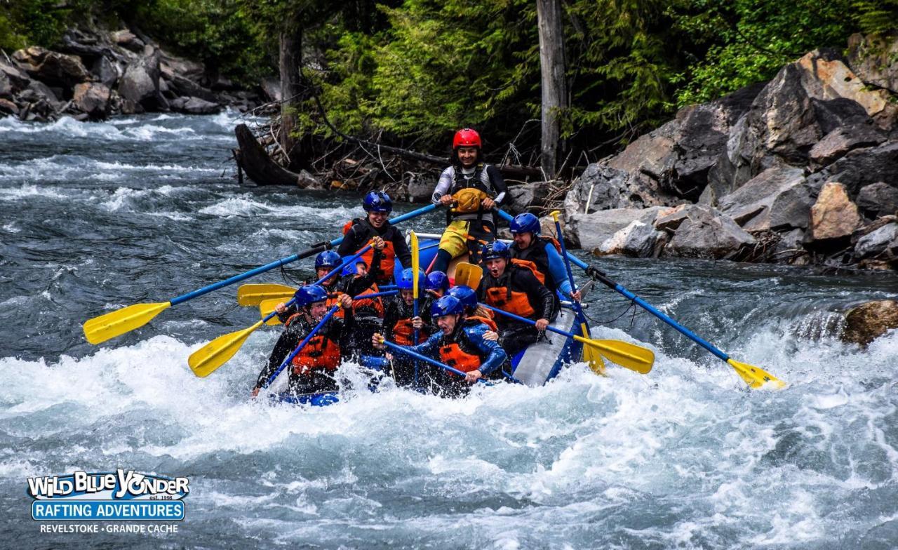 Peaks Lodge Revelstoke Eksteriør bilde