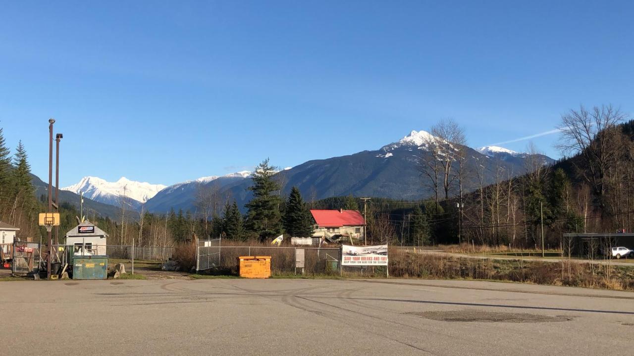 Peaks Lodge Revelstoke Eksteriør bilde